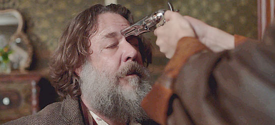Russell Crowe as Harry Powers, with his life in young Ned's hands in True History of the Kelly Gang (2019)