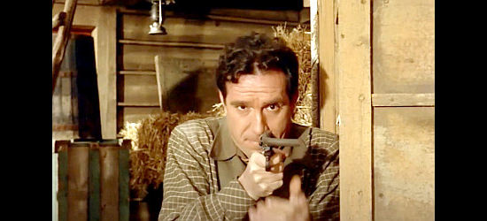 Ugo Tognazzi as Alamo, taking aim with a crooked gun in A Dollar of Fear (1960)
