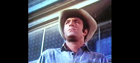 James Caan as Jebediah Kelsey, about to get involved in a scrap that irritates Mimmo in Gone with the West (1974)