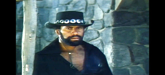 Fred Williamson as Big Ben, wary of what Sam Spade's planning next in Adios Amigos (1975)