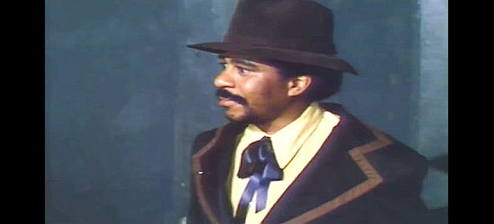 Richard Pryor as Sam Spade, working on another swindle in Adios Amigos (1975)