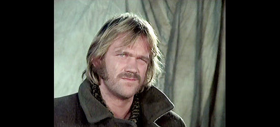 Bo Svenson as Raeder, a man trying to slip west with a price on his head in The Bravos (1972)