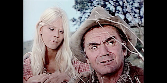 Connie Kreski as Becky Paxton with her dad Sam (Ernest Borgnine) in The Trackers (1971)