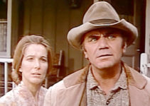 Julie Adams as Dora Paxton and Ernest Borgnine as Sam Paxton in The Trackers (1971)