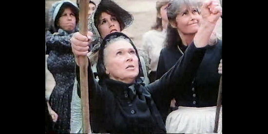 Jeanette Nolan as Gertrude, trying to chase Annie and her girls out of Sweetwater in The Wild Women of Chastity Gap (1983)
