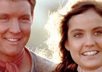 Tom Burlinson as Jim Craig and Sigrid Thornton as Jessica Harrison, watching her father's prized colt in The Man from Snowy River (1982)