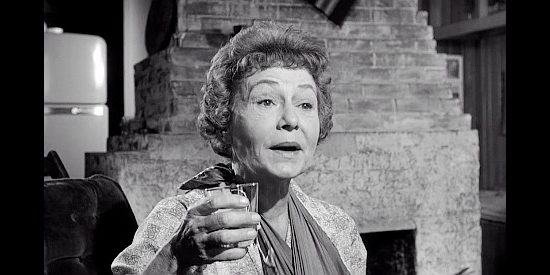Thelma Ritter as Isabelle Steers, ready to get the party started in The Misfits (1961)