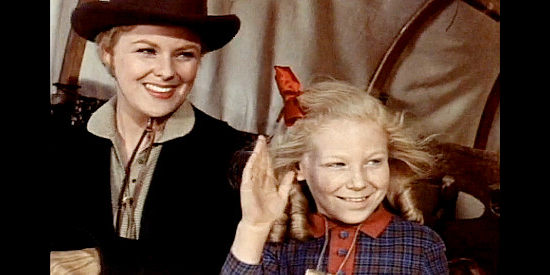 Kathleen Crowley as Laura Thompson with younger sister Myra (Karen Pendleton) in Westward Ho the Wagons! (1956)