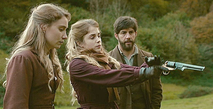 Maryne Bertieaux as Abigaelle, Alice Isaaz as Esther and Pierre Yves Cardinal as Samuel in Savage State (2019)