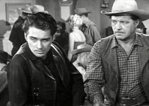 Brett Halsey as Johnny Naco and James Craig at Tom Sabin in Four Fast Guns (1960)