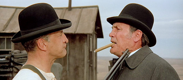 George C. Scott as Mase, making a point with Hellman (Jack Palance) in Oklahoma Crude (1973)