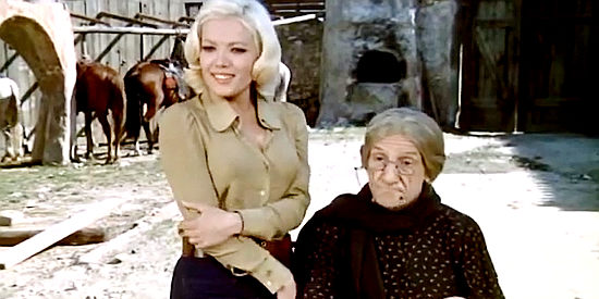 Agata Lys as Yolanda and Navajo Joe's mother watching the battle of keep-away in Three Supermen of the West (1973). Does anyone know who plays the latter role?