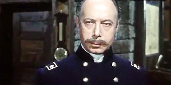 Ernesto Calindri as Col. Custer, sure he has the perfect idiots for the job in Two Sergeants of General Custer (1965)