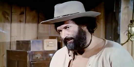 Ferrnando Bilbao (Fred Harrison) as sheriff, trying to put an end of the nonsense in Three Supermen of the West (1973)