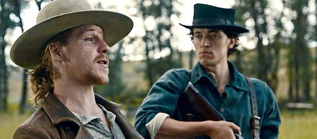 Daniel Webber as Jesse Evans, marveling over the shooting skill Billy (Tom Blyth) just demonstrated in Billy the Kid (2022)