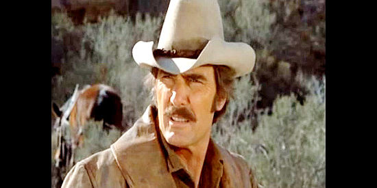Dennis Weaver as Deke Chambers, meeting the ladies for the first time in Female Artillery (1973)