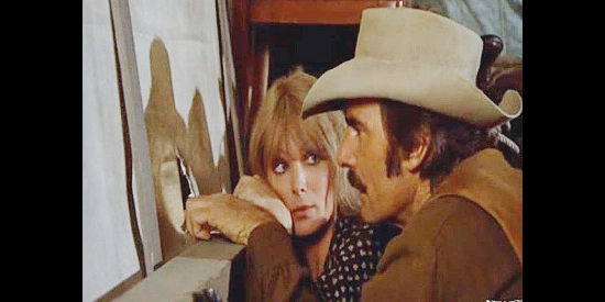 Linda Evans as Charlotte Oaxton, flirting with Deke Chambers as the Taggart gang draws closer in Female Artillery (1973)