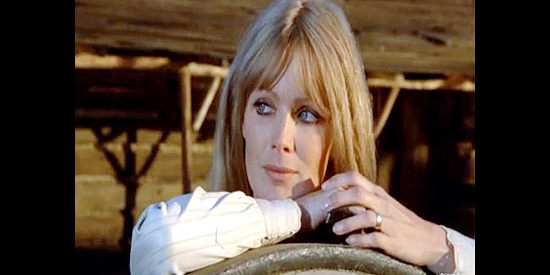 Linda Evans as Charlotte Paxton, wondering about Deke Chambers' plans for the Taggart gang in Female Artillery (1973)