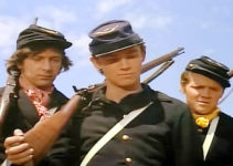 Michael Brandon as Pvt. Jim Conklin, Richard Thomas as Pvt. Henry Fleming and Wendell Burton as Pvt. Wilsonin The Red Badge of Courage (1974)