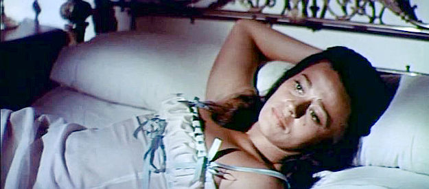 Norma Bengerll as Fedra, contemplating the return of the stepson who used to resent her so much in I Do Not Forgive ... I Kill! (1968)