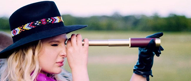 Brenna Jones as a grown and vengeful Iris Long, trying to track down the last of the Comanches in Coyote Woman (2024)