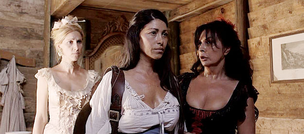 Yassmin Pucci as Clare Peralta, getting the help of whores Ella Mihaela Diaconita) and Sara (Melina Arena) during a near fatal stop in Tortilia Flats in The Dutchman (2020)