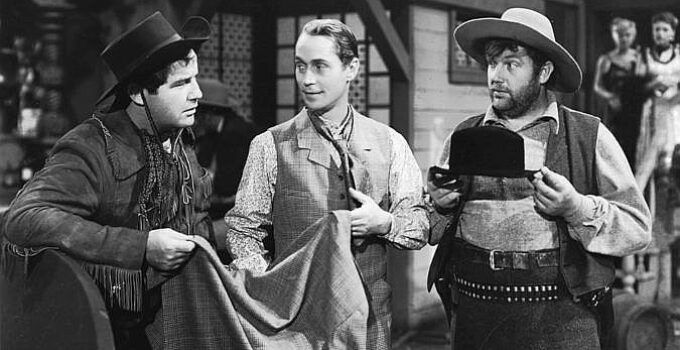 Broderick Crawford as Swanee and Andy Devine (right) as Meadows welcome Easterner Tim Mason to the West in Trail of the Vigilantes (1940)