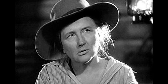 Marjorie Main as Mehitabel Belle, falling for Reb's charm in Wyoming (1940)