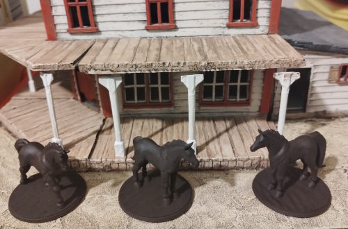 Here you can see how large the original bases are on the CreeyHero horses