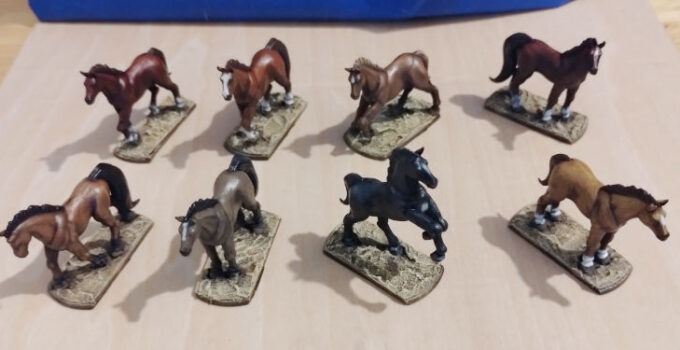 The eight different unsaddled, unbridled 3D printed horses from CreepyHero Studios