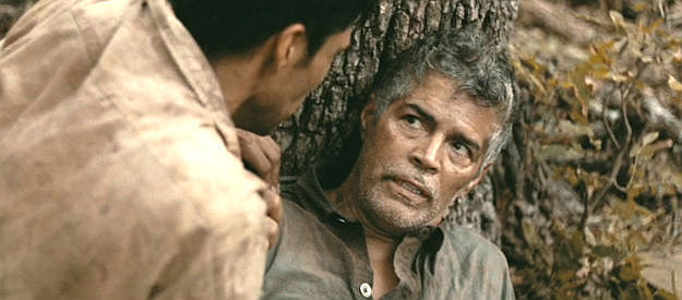 Esai Morales as Abe, offering Ed Dantes some words of advice in Cottonmouth (2025)