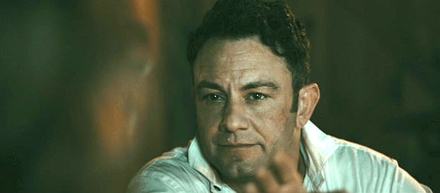 Jonathan Sadowski as Frank Ferrin, wondering how to disappear a 'friend' in Cottonmouth (2025)