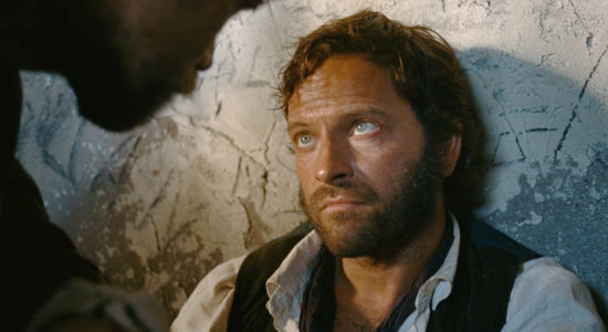 Alessandro Borghi as Santino, locked up and meeting a fellow inmate named Zecchino in Heads or Tails (2025)