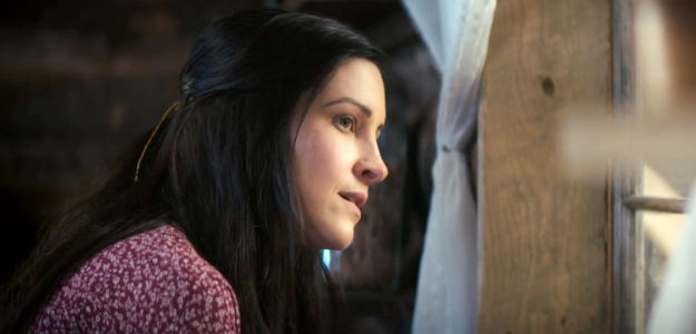 Ashley Elaine as Jessie Strong, stealing peeks at Chase Logan as he bathes in Where the Wind Blows (2025)