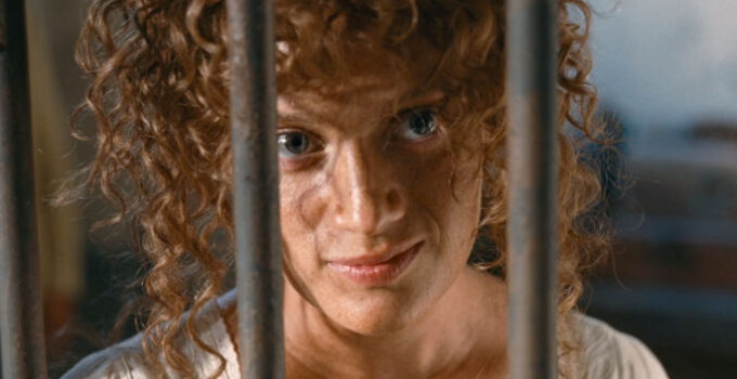 Nadia Tereskiewicz as Rosa, preparing for a jail break in Heads or Tails (2025)