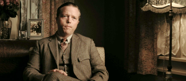 Jason Isbell as Bill Smith, the man who marries two of Mollie's sisters in Killers of the Flower Moon (2023)