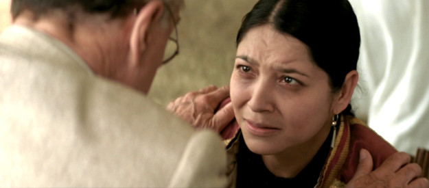 Jillian Dion as Minnie, Mollie's sister, answering 'King' Hale's questions about her health in Killers of the Flower Moon (2023)